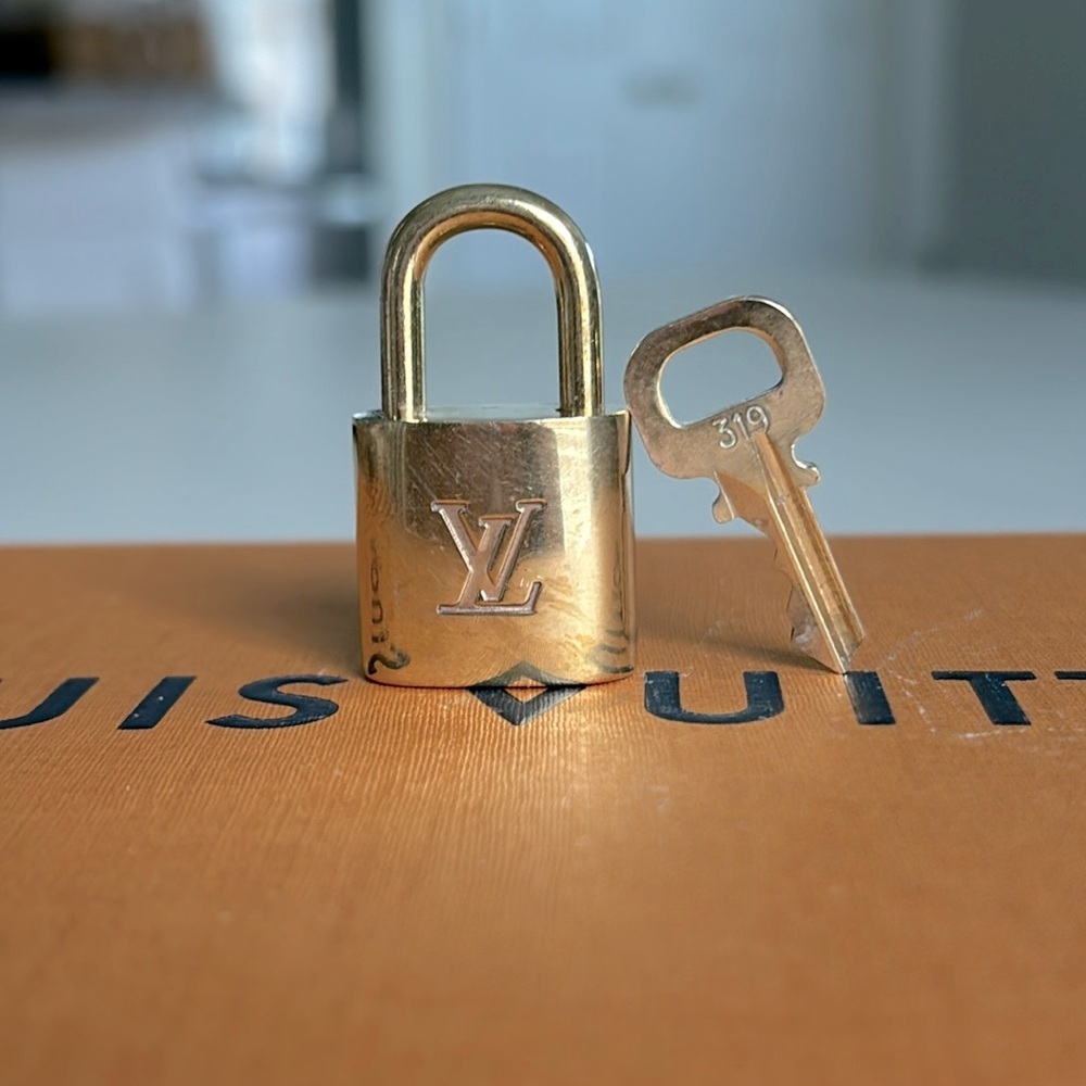 Louis Vuitton #319 LV Lock & Key 🔐